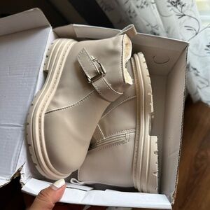 Botas de invierno unisex beige US 12.5 nuevas